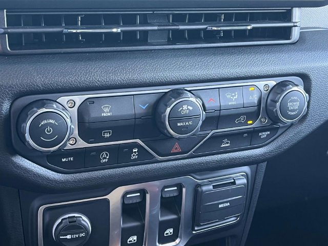 Used 2025 Jeep Wrangler Sport AWD/4WD image 28