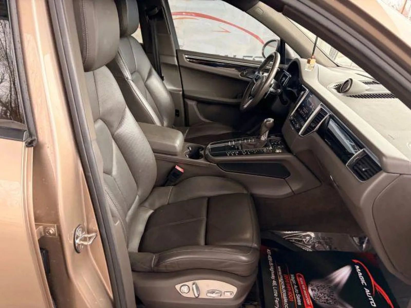 Used 2017 Porsche Macan image 18