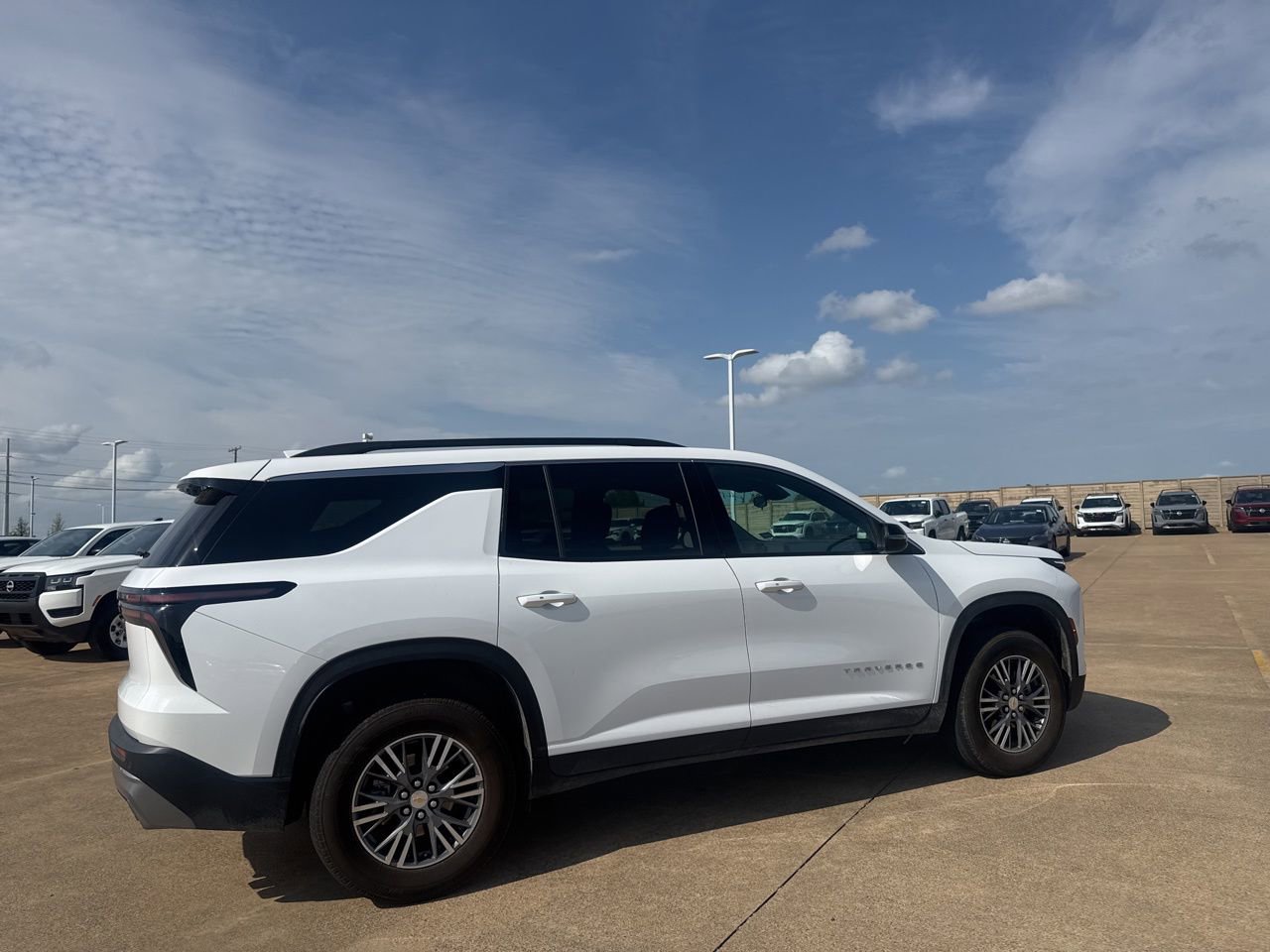 Used 2025 Chevrolet Traverse LT image 26