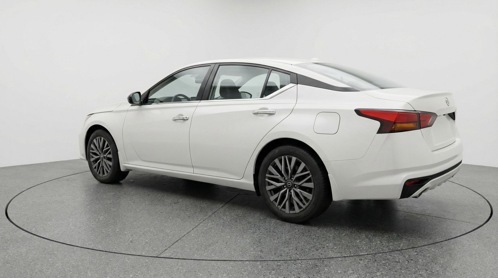 Used 2025 Nissan Altima 2.5 SV image 6