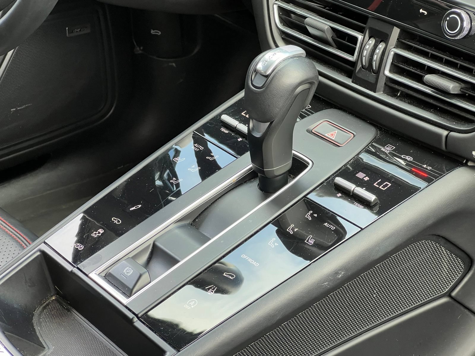 Certified 2024 Porsche Macan GTS AWD/4WD image 39