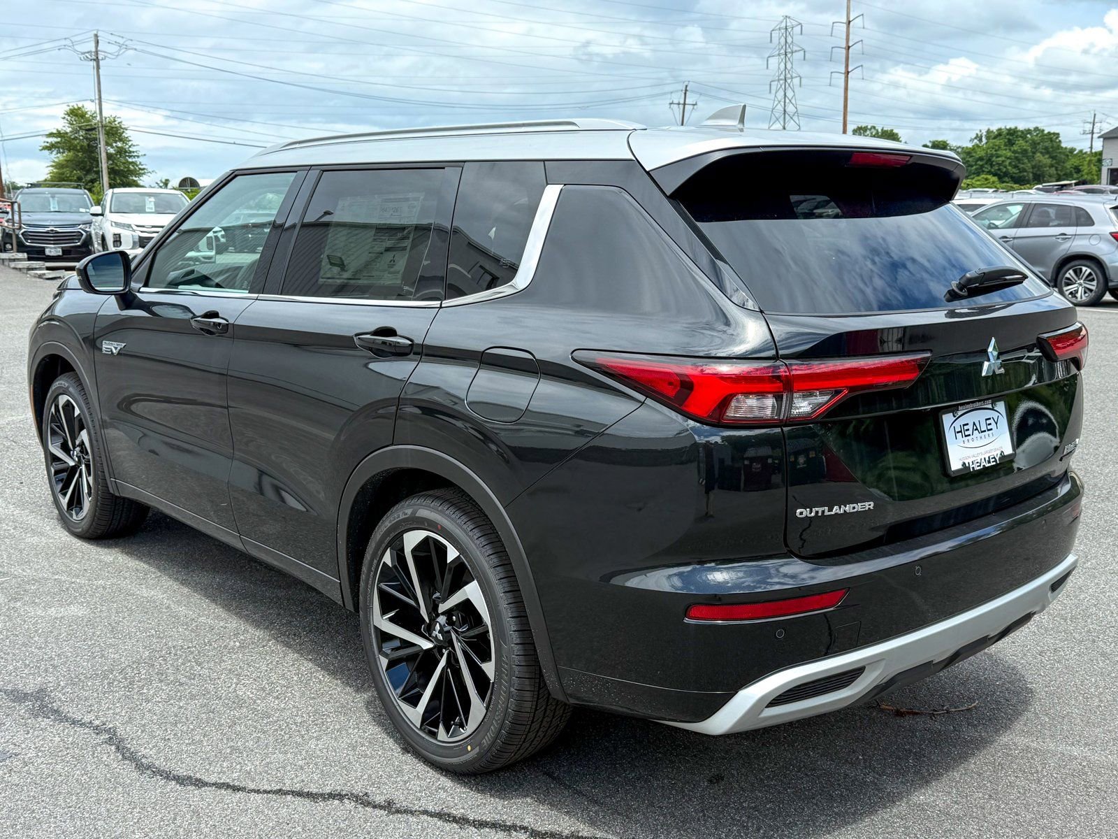 New 2025 Mitsubishi Outlander SEL image 2