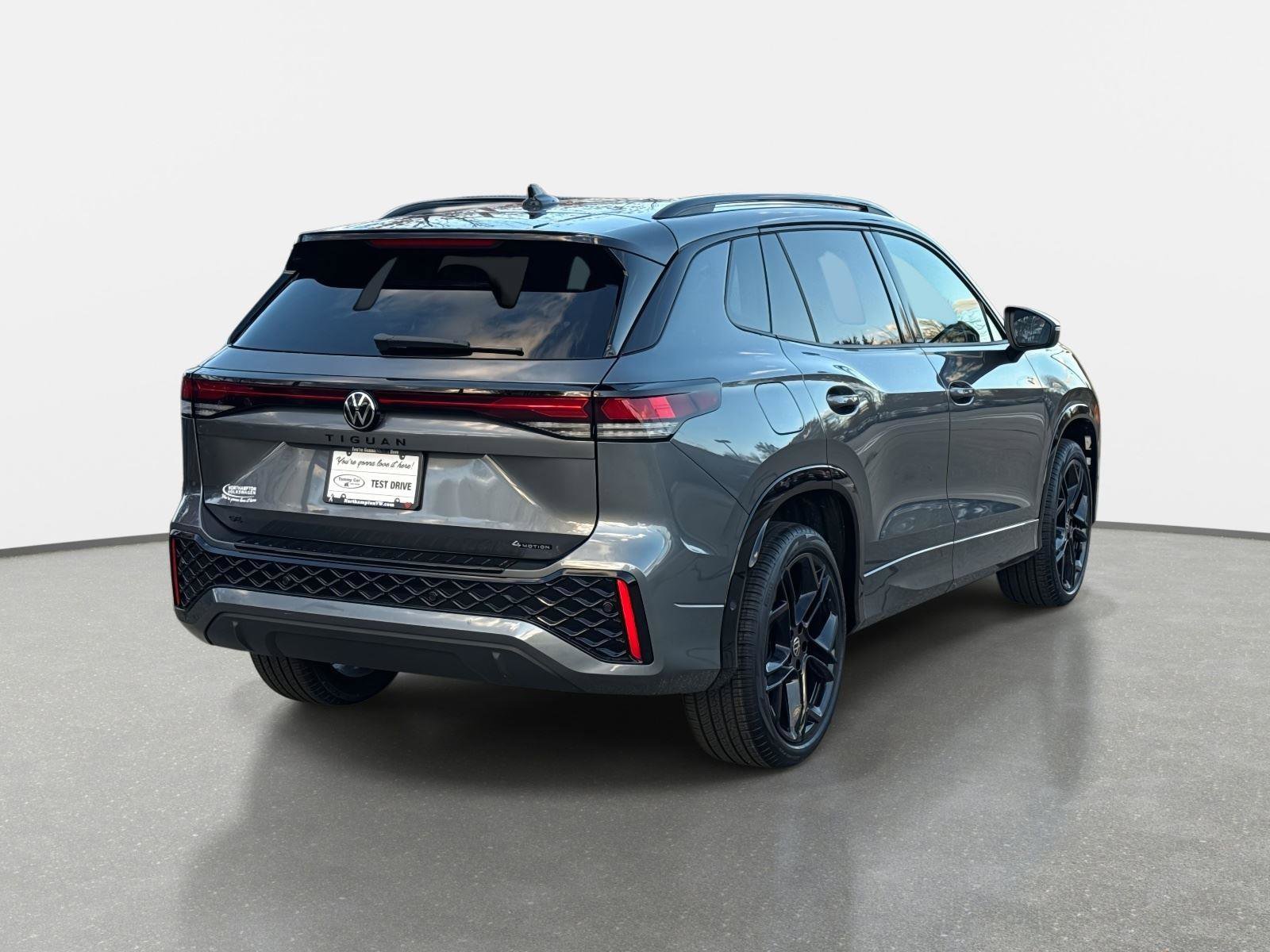 New 2026 Volkswagen Tiguan SE R-Line image 5