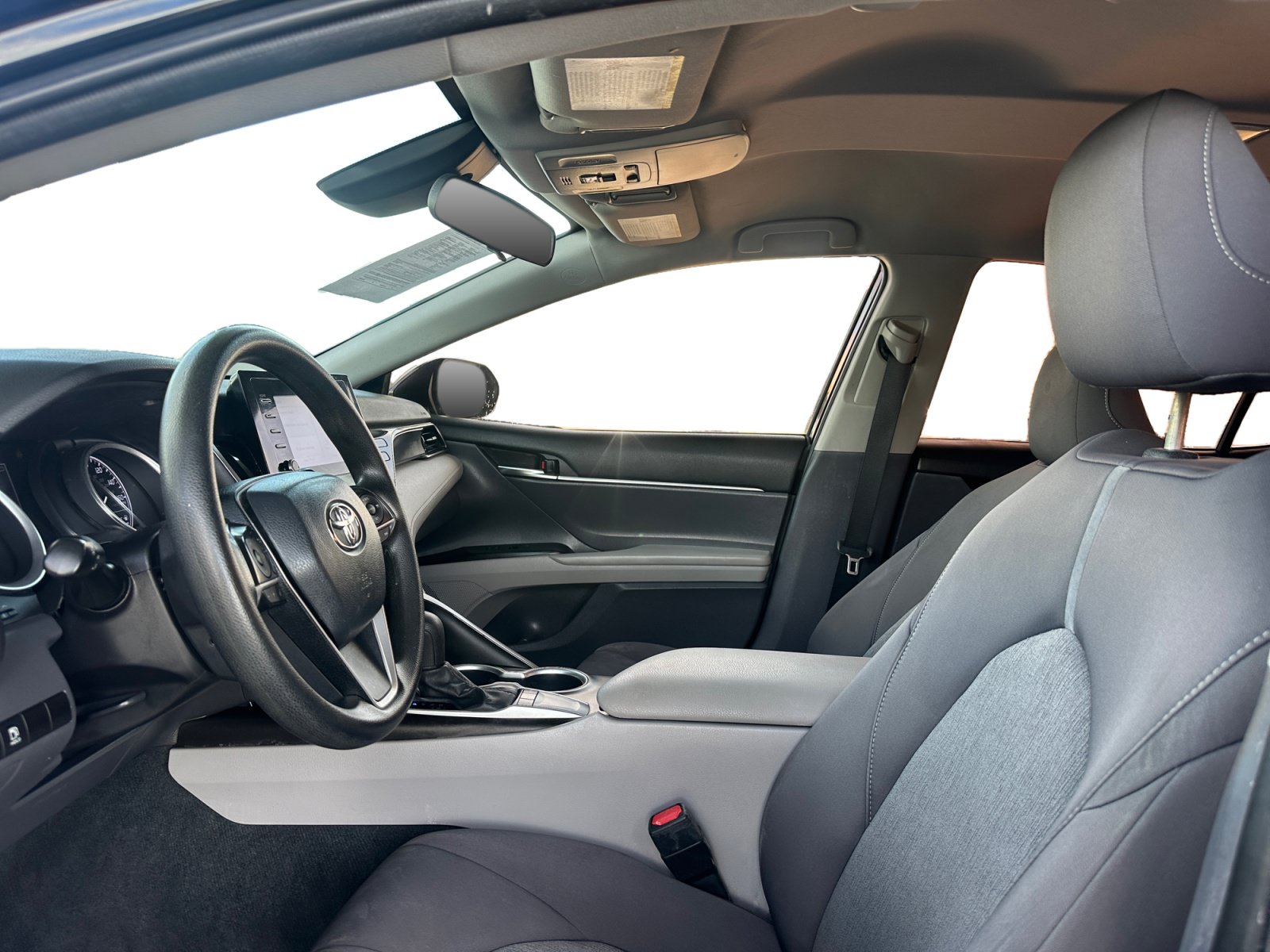 Used 2022 Toyota Camry LE FWD image 9