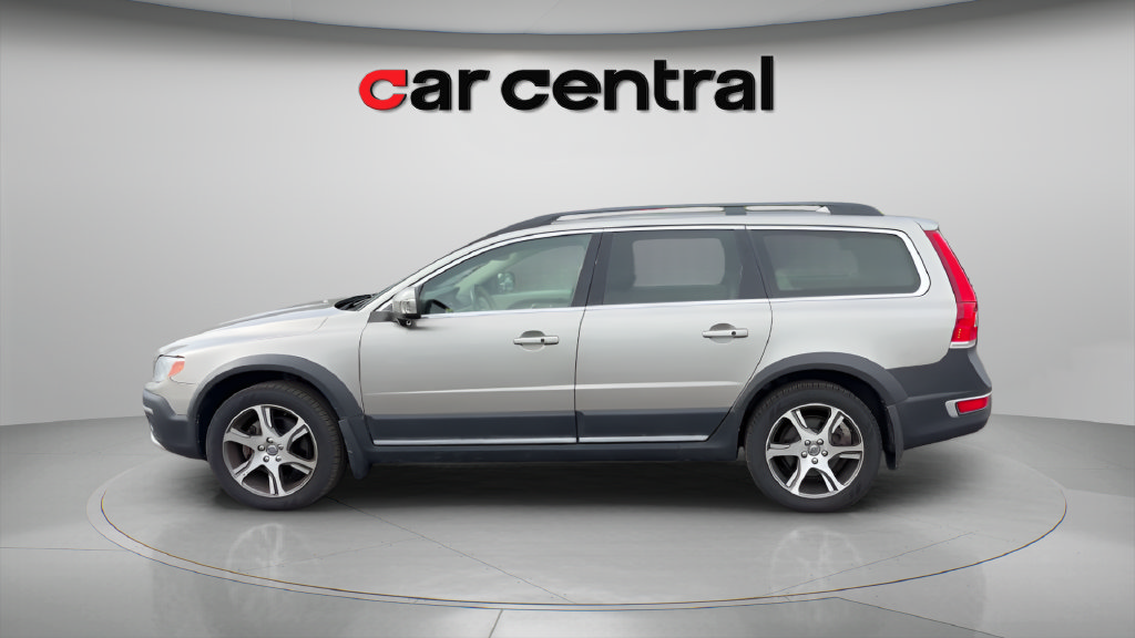 Used 2015 Volvo XC70 T6 w/ Proximity Package AWD/4WD image 2
