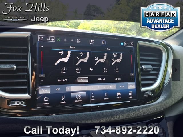 Used 2026 Chrysler Pacifica Limited FWD image 21