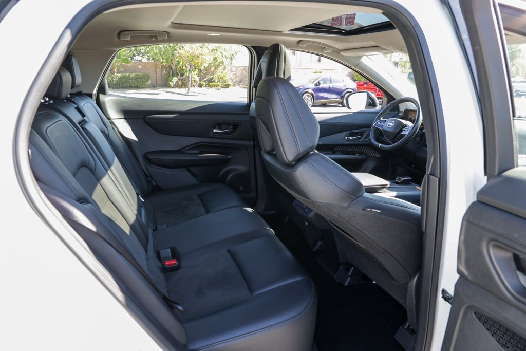 Used 2024 Nissan Ariya FWD image 25