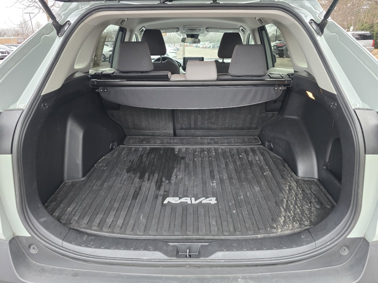 Used 2020 Toyota RAV4 XLE image 18