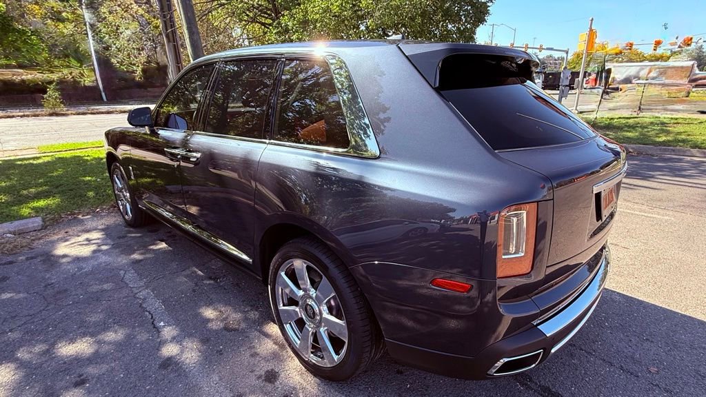 Used 2024 Rolls-Royce Cullinan w/ Leather Finishing Pack image 11