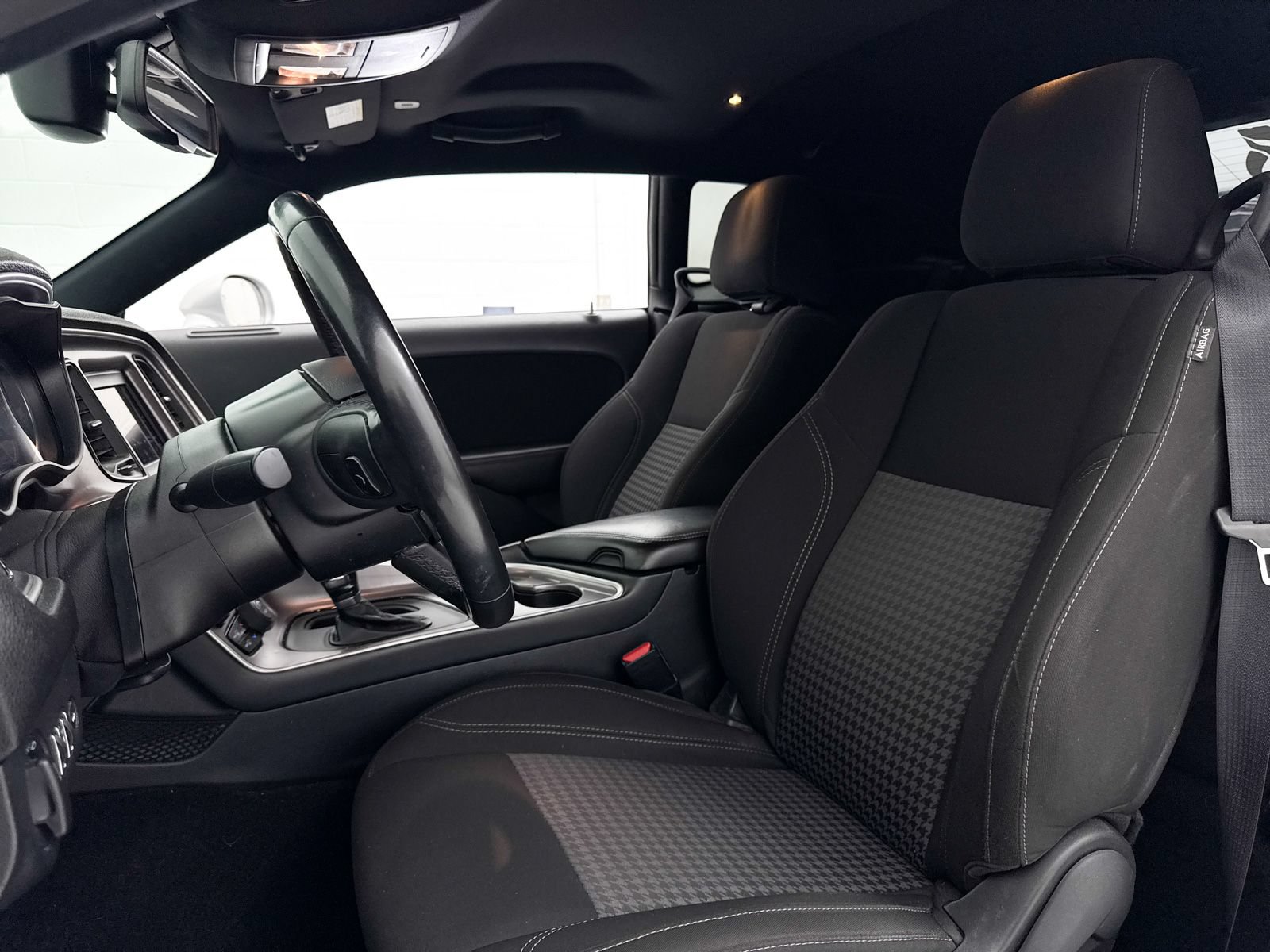 Used 2022 Dodge Challenger SXT RWD image 18
