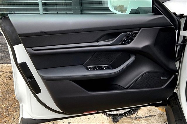 Used 2022 Porsche Taycan image 26