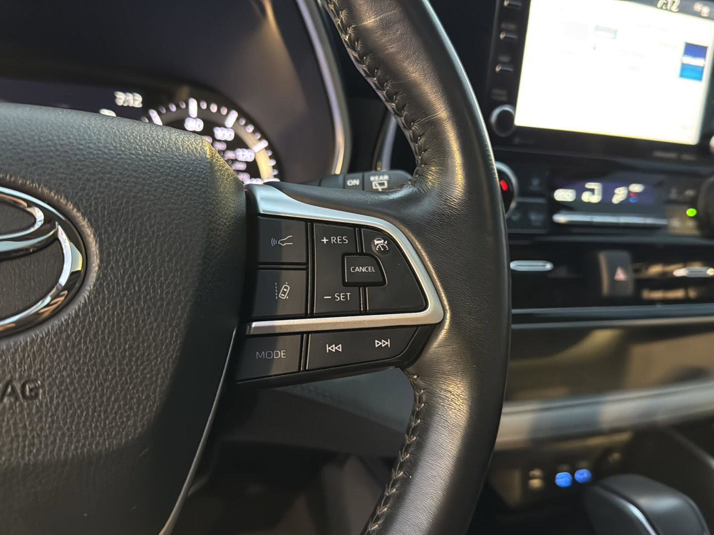 Used 2022 Toyota Highlander XLE image 20