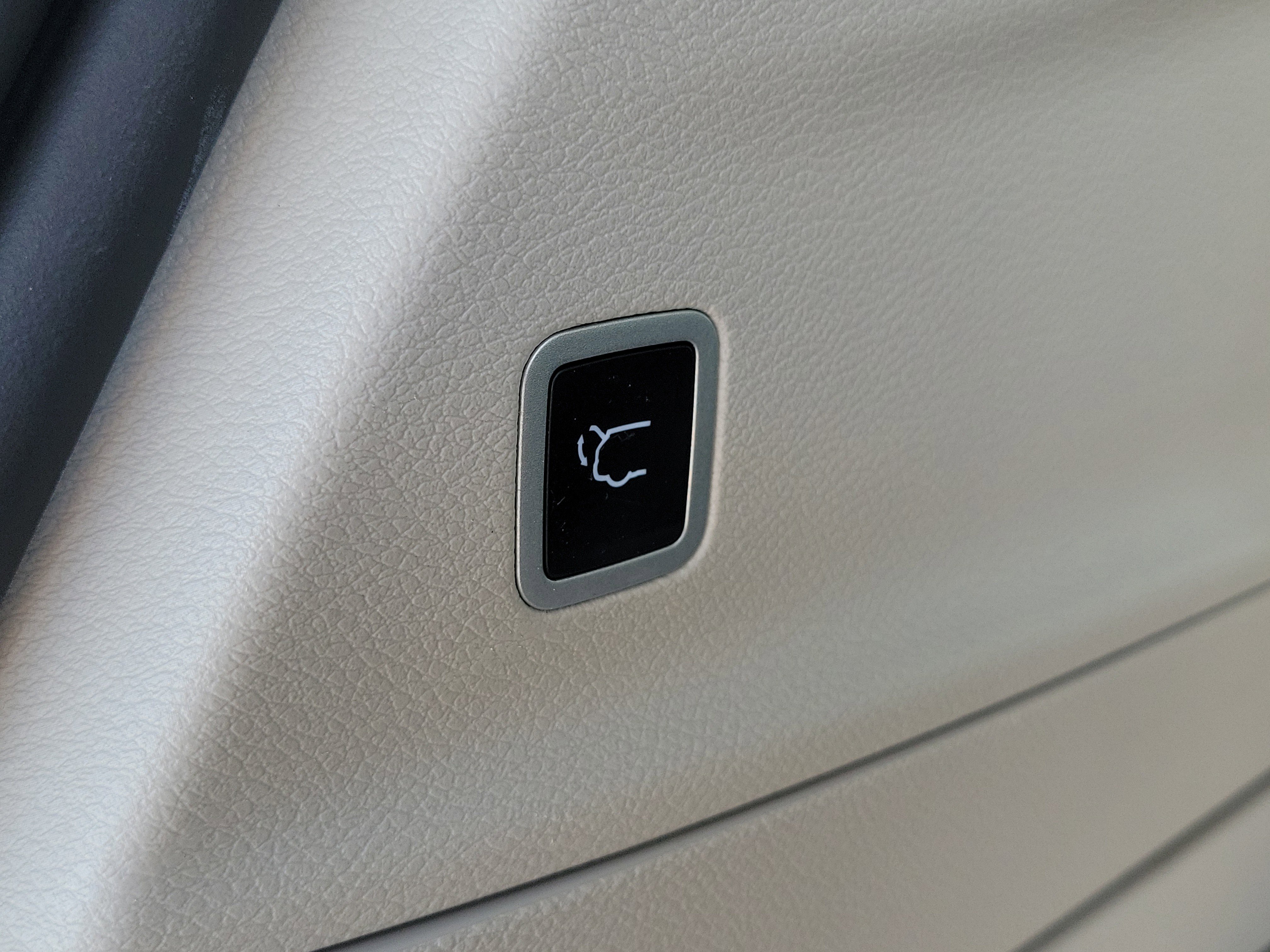 Used 2023 Chrysler Pacifica Touring-L FWD image 9