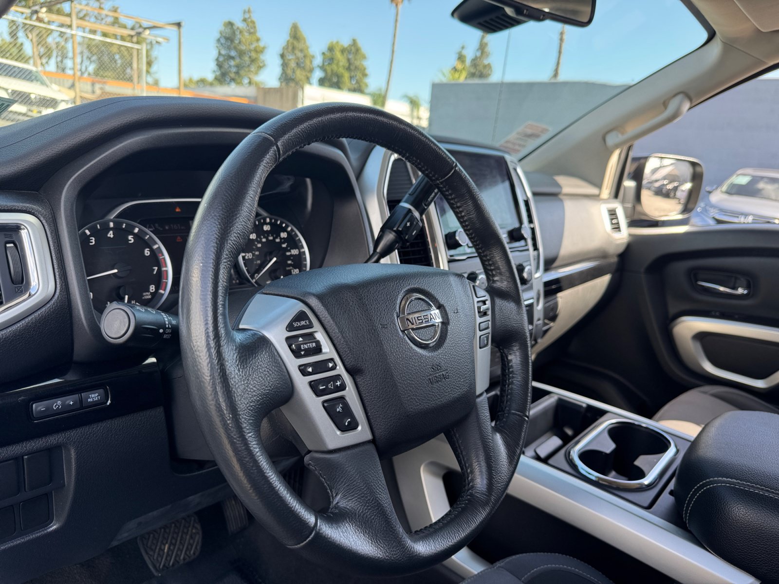 Used 2021 Nissan Titan SV w/ SV Convenience Package AWD/4WD image 17