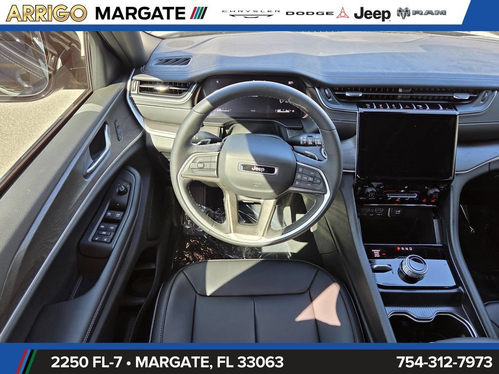 New 2025 Jeep Grand Cherokee L Limited w/ Trailer Tow Package AWD/4WD image 17