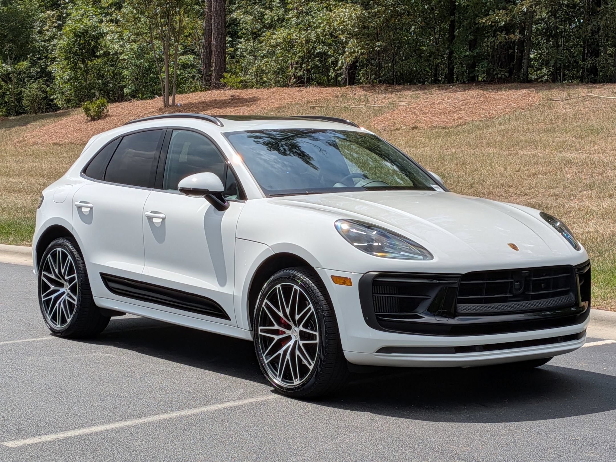 Certified 2024 Porsche Macan S AWD/4WD image 32