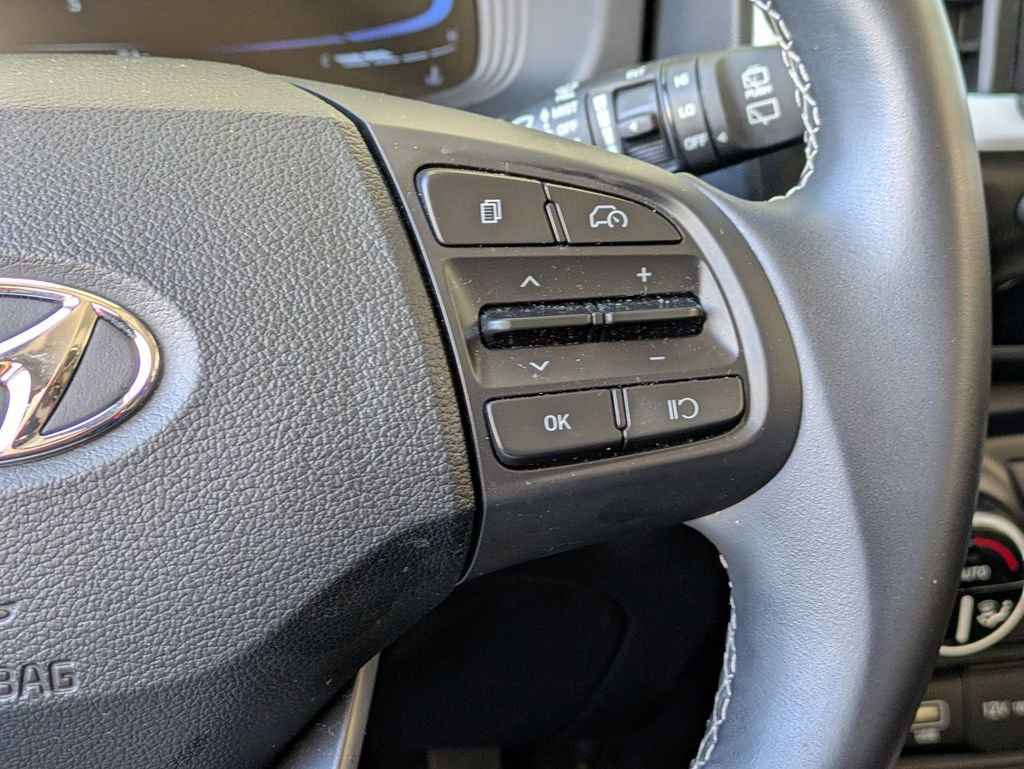 Used 2025 Hyundai Venue Limited FWD image 21