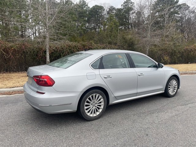 Used 2016 Volkswagen Passat 1.8T SE image 2