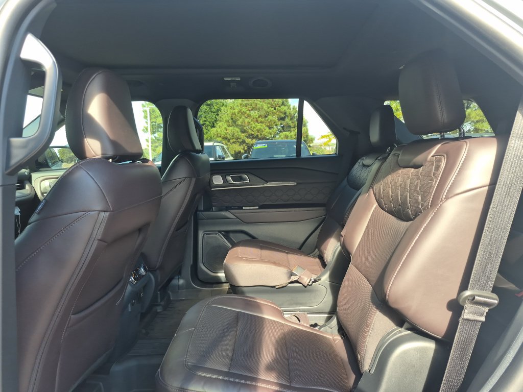 New 2026 Ford Explorer Platinum w/ LUX Leather Package AWD/4WD image 17