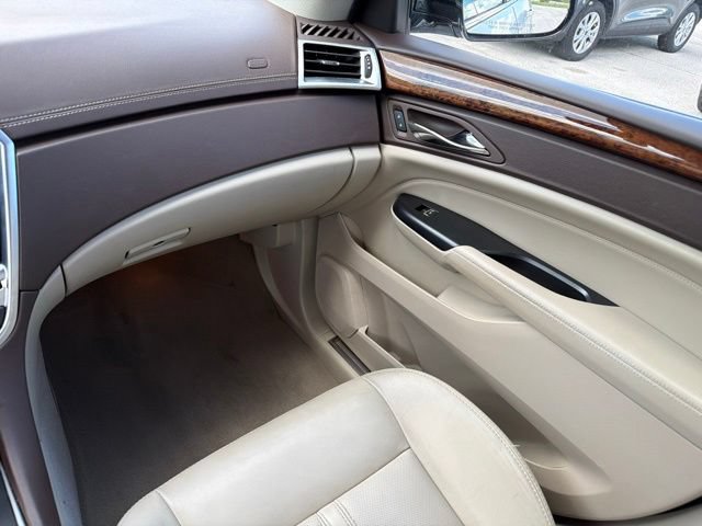 Used 2016 Cadillac SRX Luxury w/ Driver Awareness Package FWD image 17