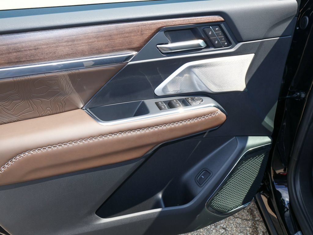 New 2027 GMC Acadia Denali Ultimate w/ LPO, Floor Liner Package AWD/4WD image 11