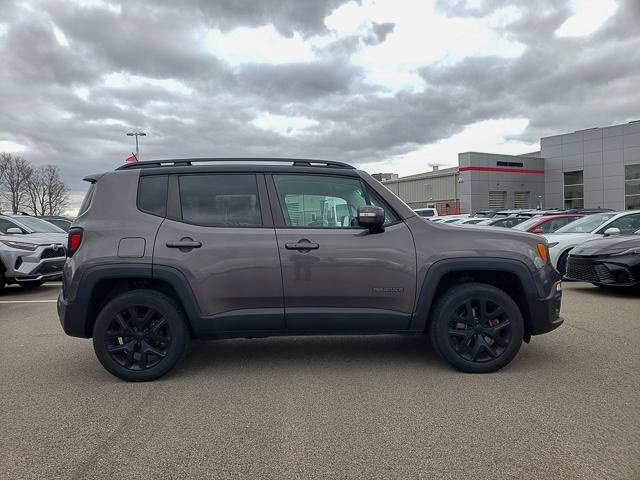 Used 2016 Jeep Renegade Latitude image 4