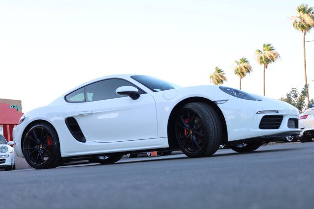 Used 2019 Porsche 718 Cayman RWD image 12