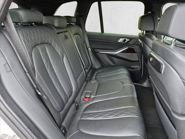 Used 2025 BMW X5 xDrive50e AWD/4WD image 22