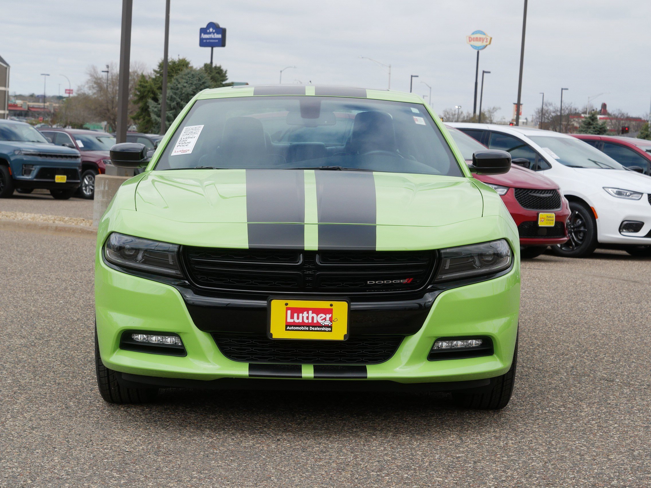 Used 2023 Dodge Charger SXT w/ Blacktop Package image 2