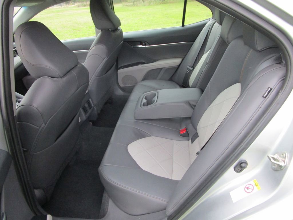 Used 2018 Toyota Camry XLE image 15