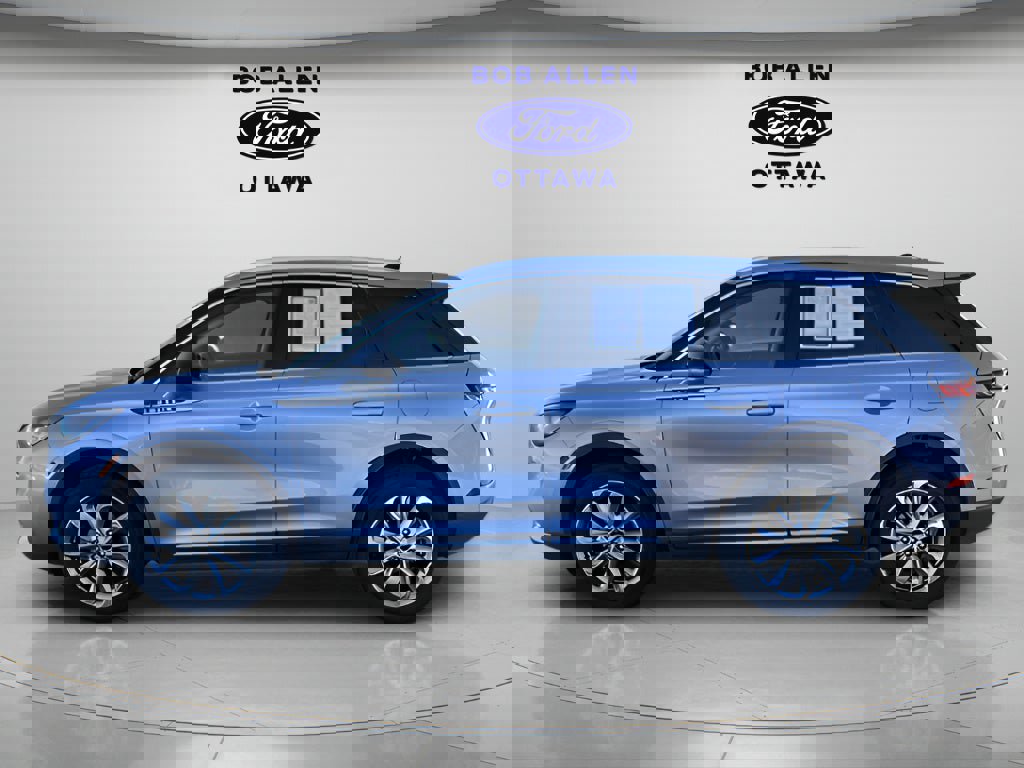 Used 2022 Lincoln Corsair FWD w/ Premium Package image 2