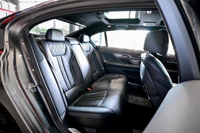 Used 2019 BMW 750i xDrive w/ M Sport Package AWD/4WD image 24