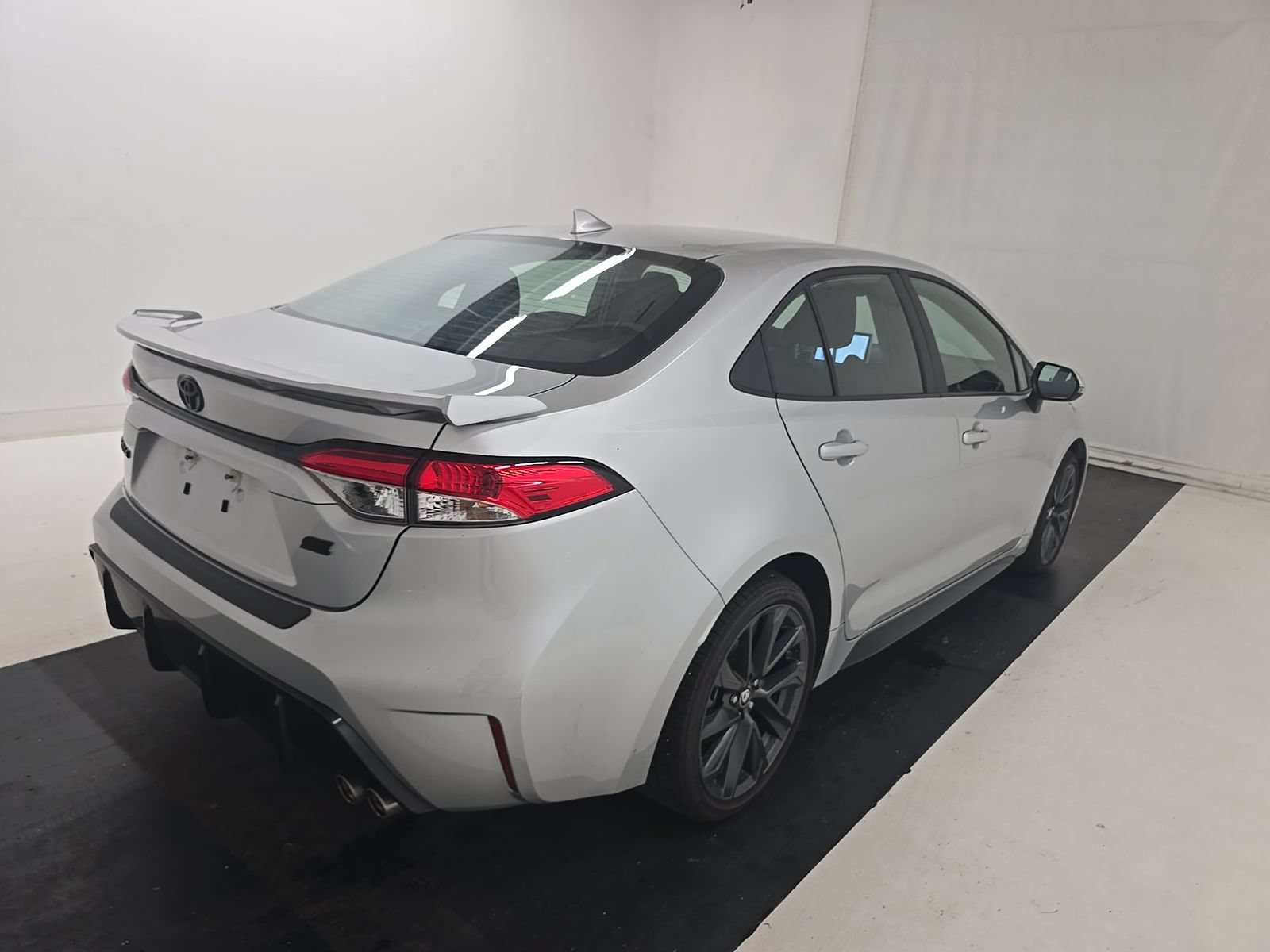 Used 2026 Toyota Corolla SE w/ SE Package FWD image 2