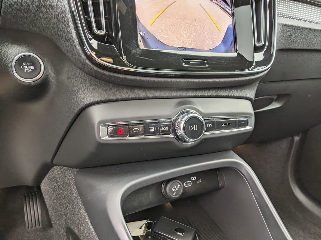 Certified 2025 Volvo XC40 B5 Plus image 18