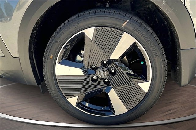 New 2025 Nissan Kicks SR image 12