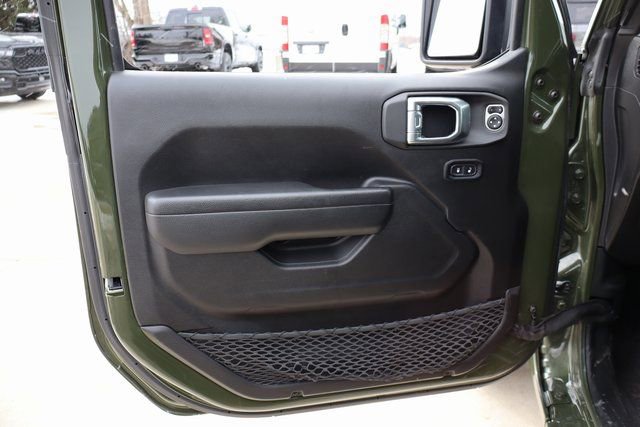 Used 2022 Jeep Gladiator Sport image 9