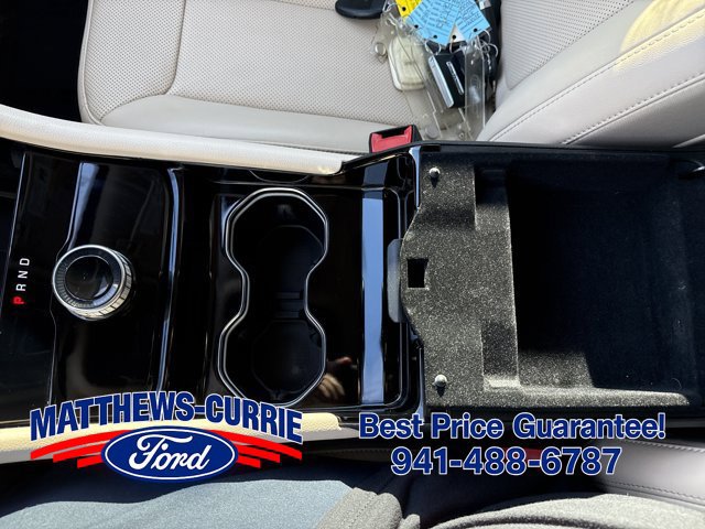Used 2022 Jeep Grand Cherokee L Limited w/ Luxury Tech Group II RWD image 23