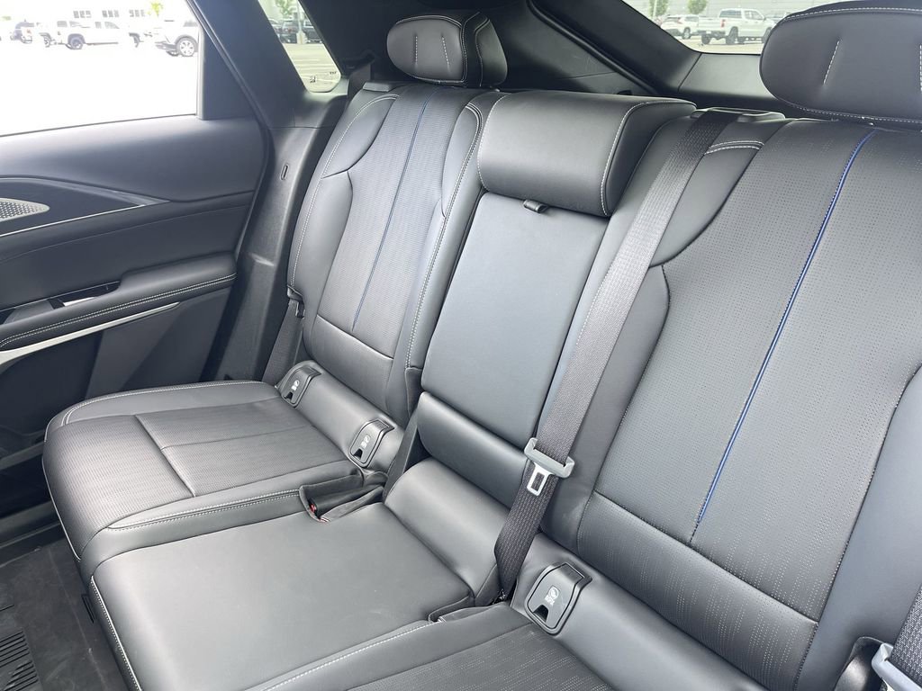 Used 2024 Cadillac Lyriq Luxury w/ LPO, Floor Liner Package AWD/4WD image 27