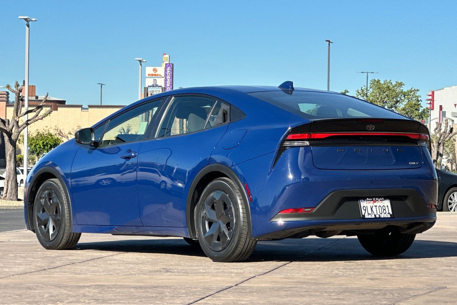 Used 2024 Toyota Prius LE image 6