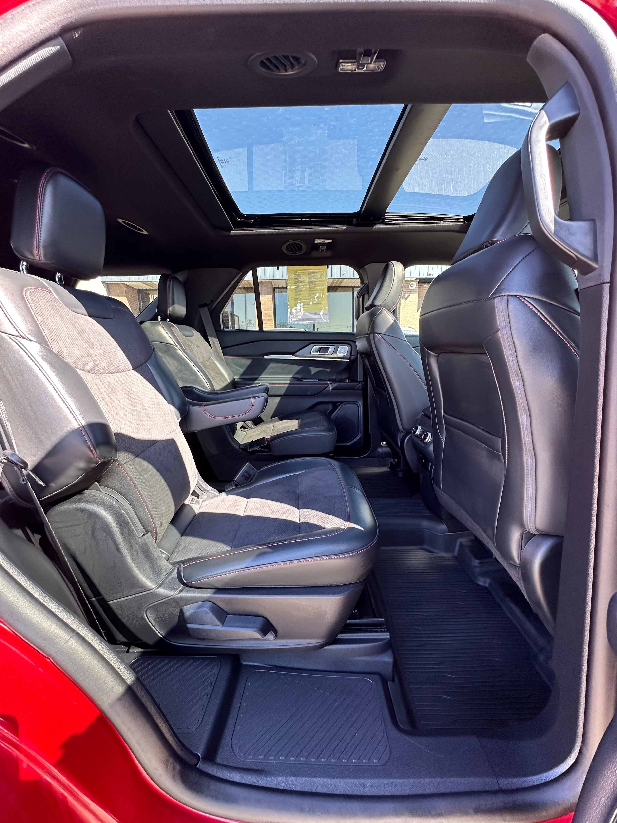 Used 2025 Ford Explorer ST AWD/4WD image 24