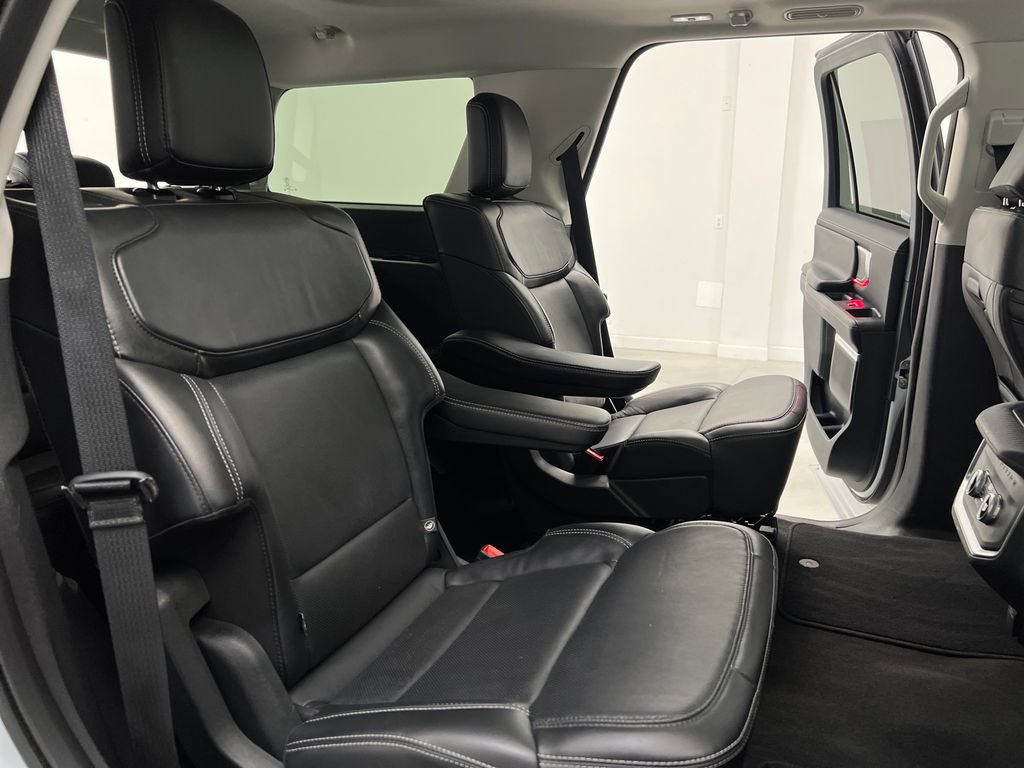 Used 2025 Ford Expedition Platinum AWD/4WD image 23