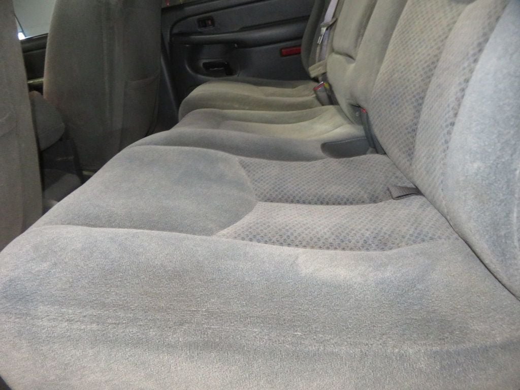 Used 2004 Chevrolet Silverado 2500 LS w/ Skid Plate Package AWD/4WD image 24