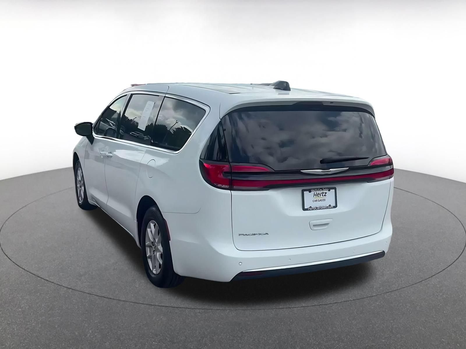 Used 2025 Chrysler Pacifica Select FWD image 10