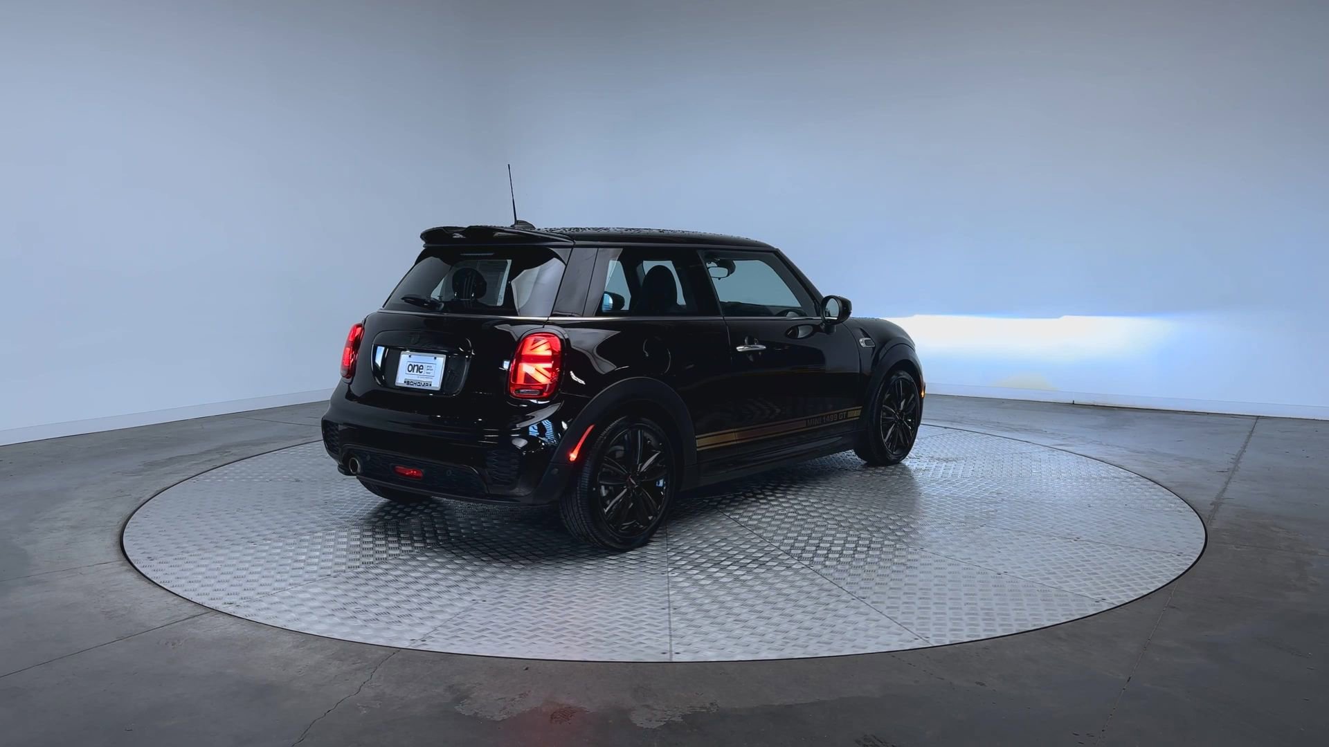 Used 2021 MINI Cooper 2-Door Hardtop FWD image 8