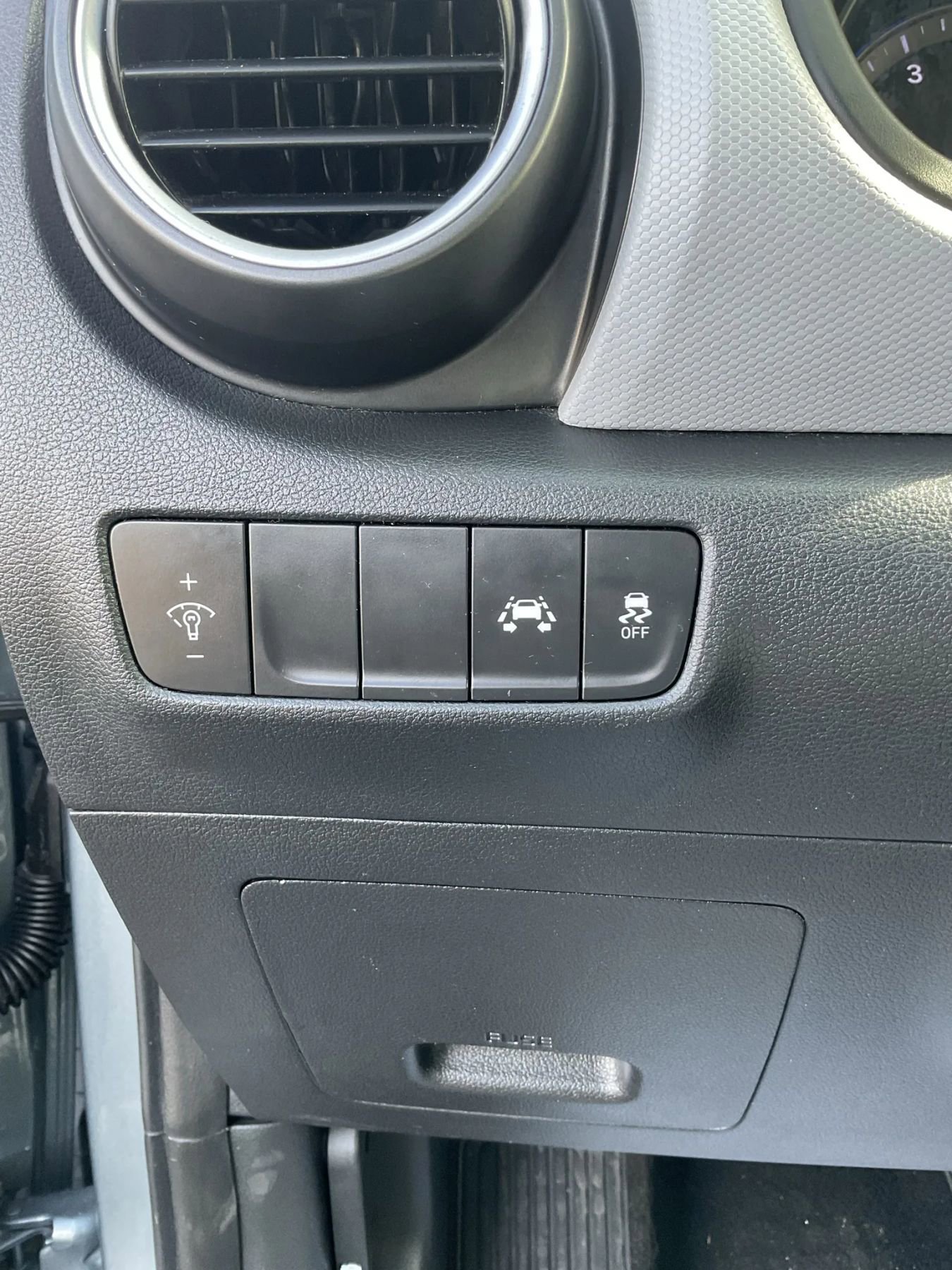 Used 2021 Hyundai Kona SE image 29