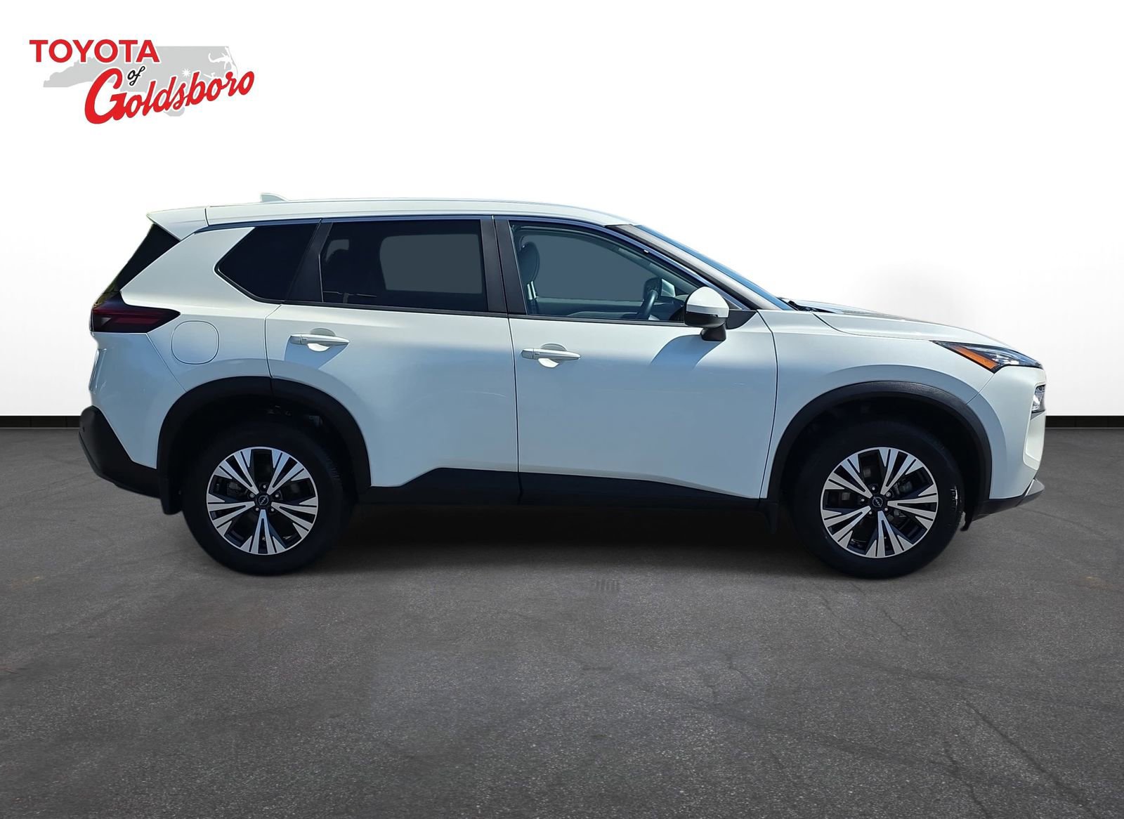 Used 2023 Nissan Rogue SV FWD image 4