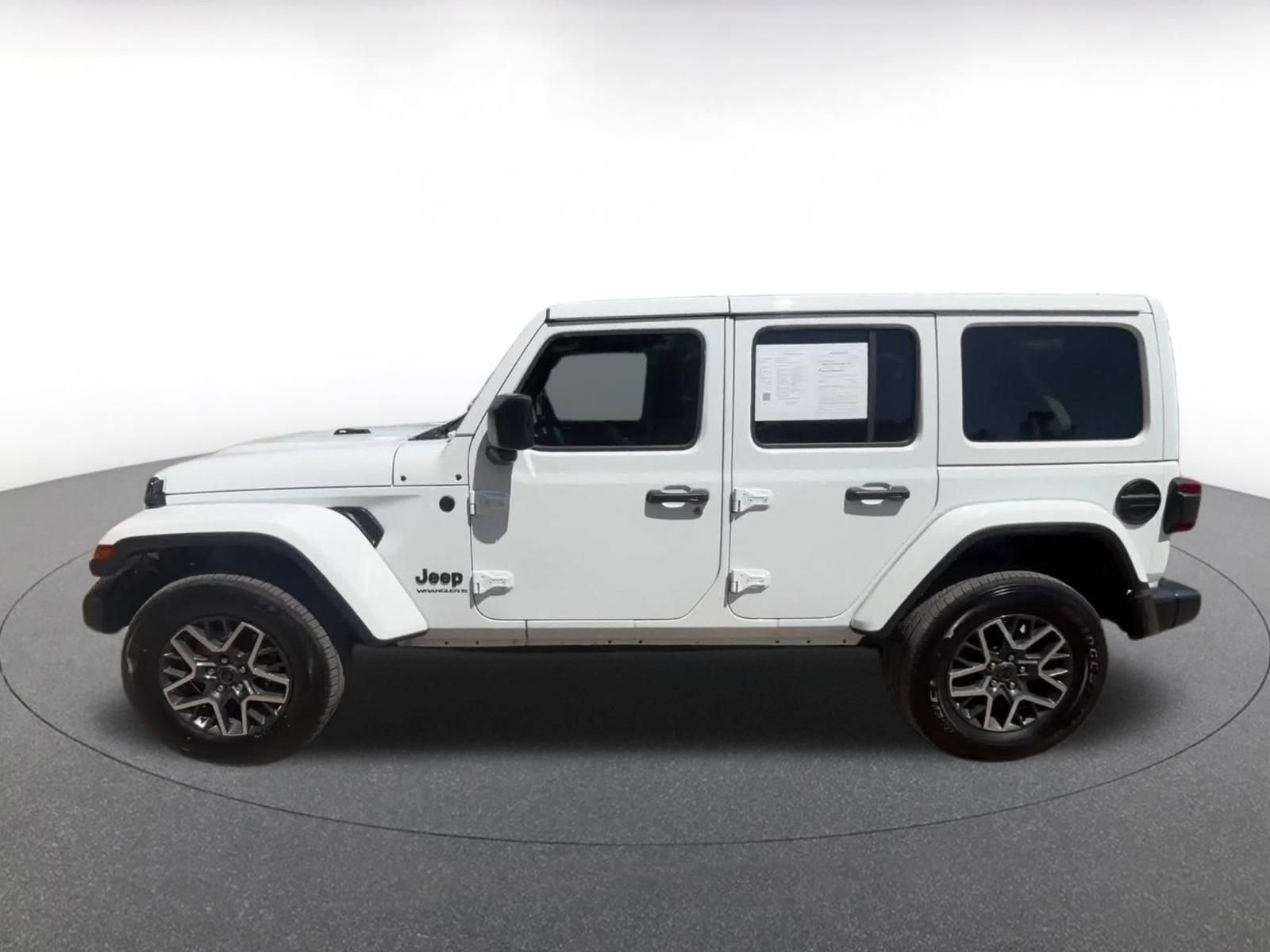 Used 2025 Jeep Wrangler Unlimited Sahara AWD/4WD image 11