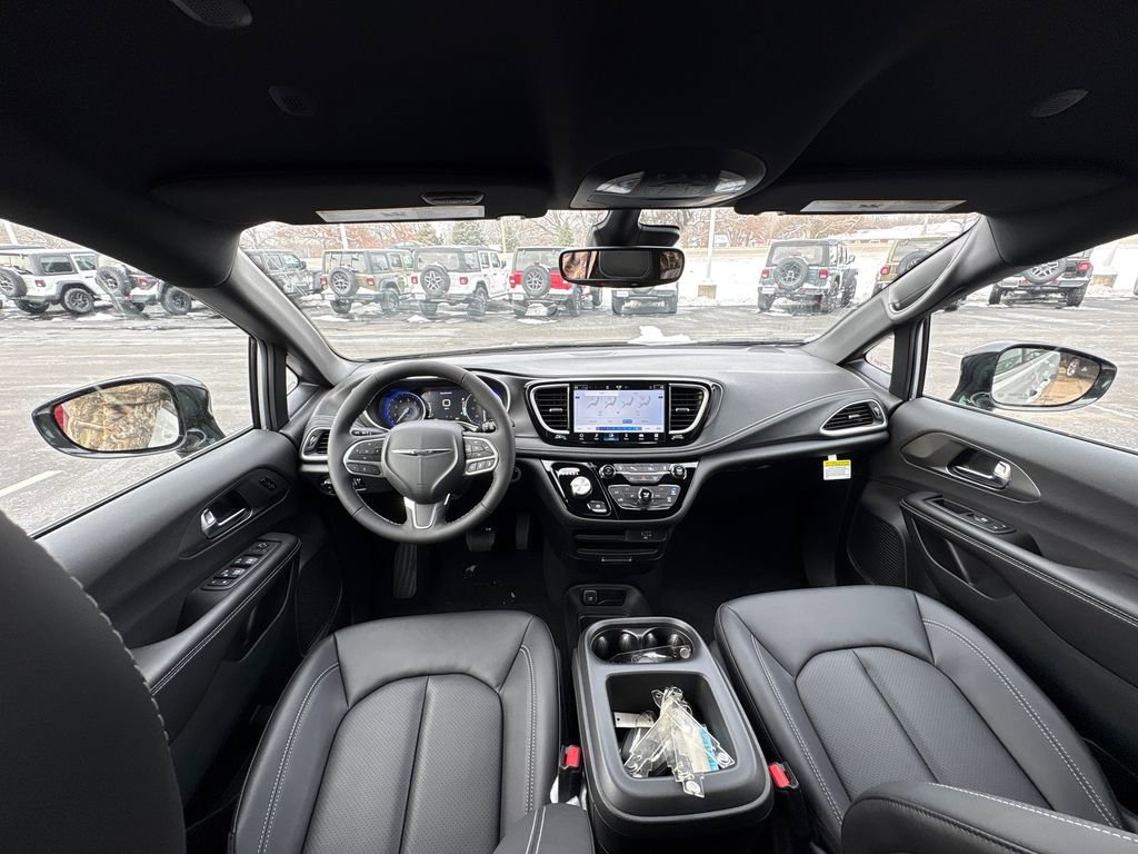 New 2026 Chrysler Pacifica Select image 12