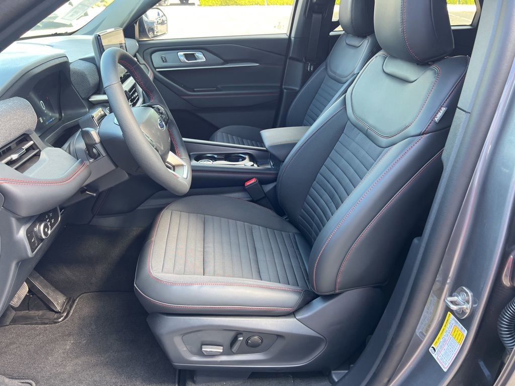 New 2026 Ford Explorer ST-Line w/ ST-Line Street Pack image 13