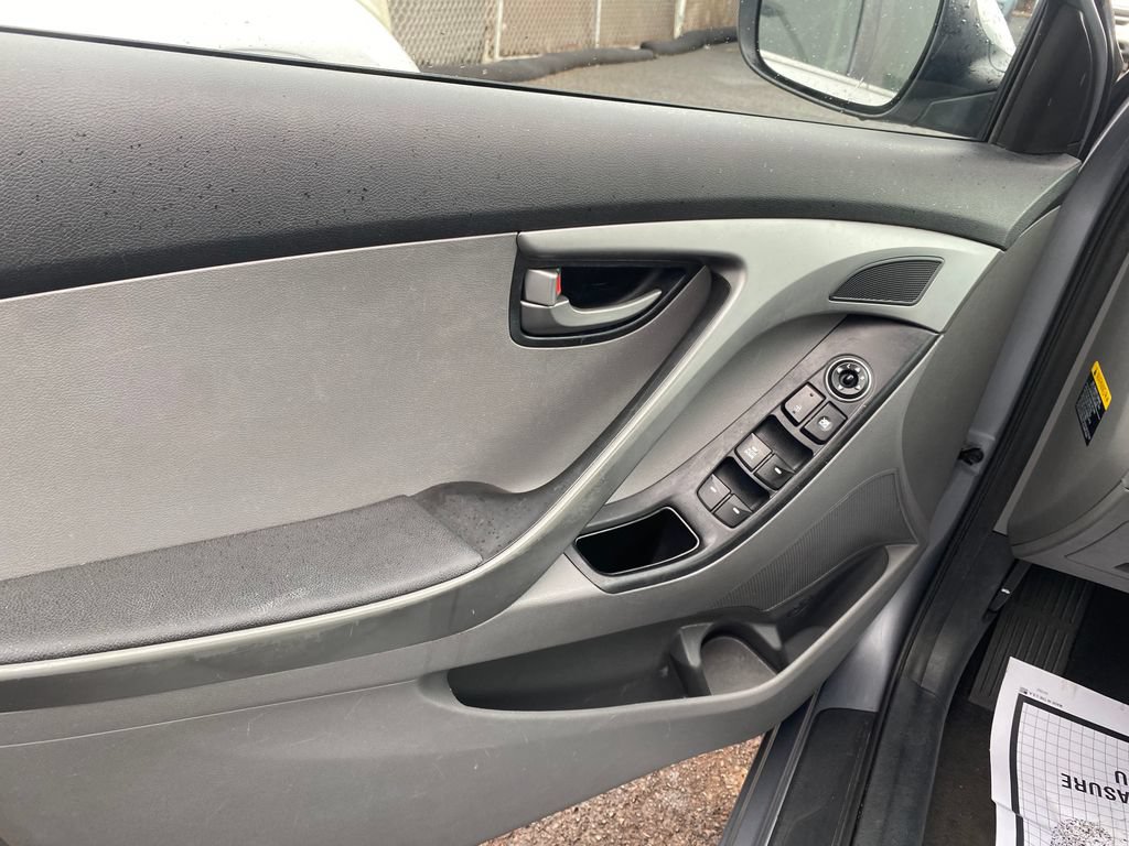 Used 2016 Hyundai Elantra SE FWD image 13